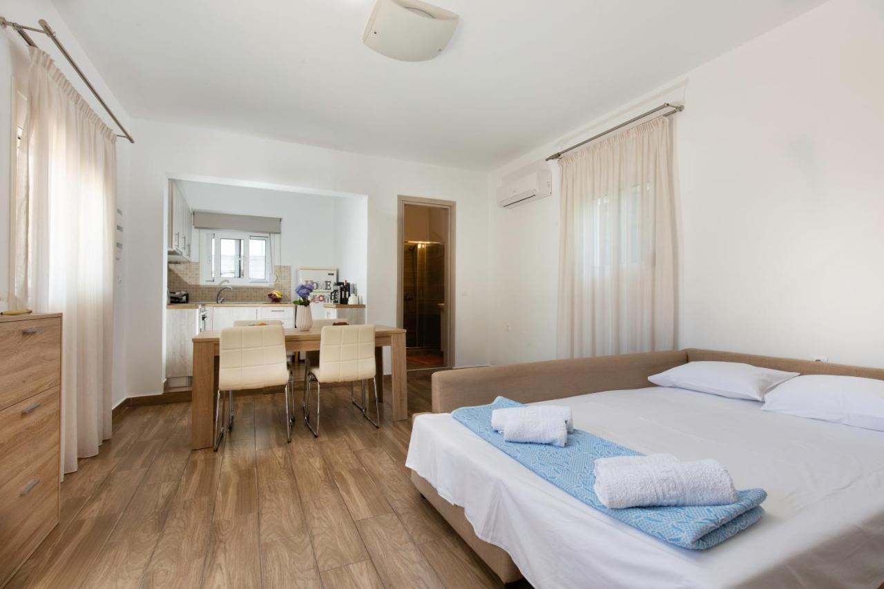 Theros Luxury Apartment Archangelos  Exterior photo